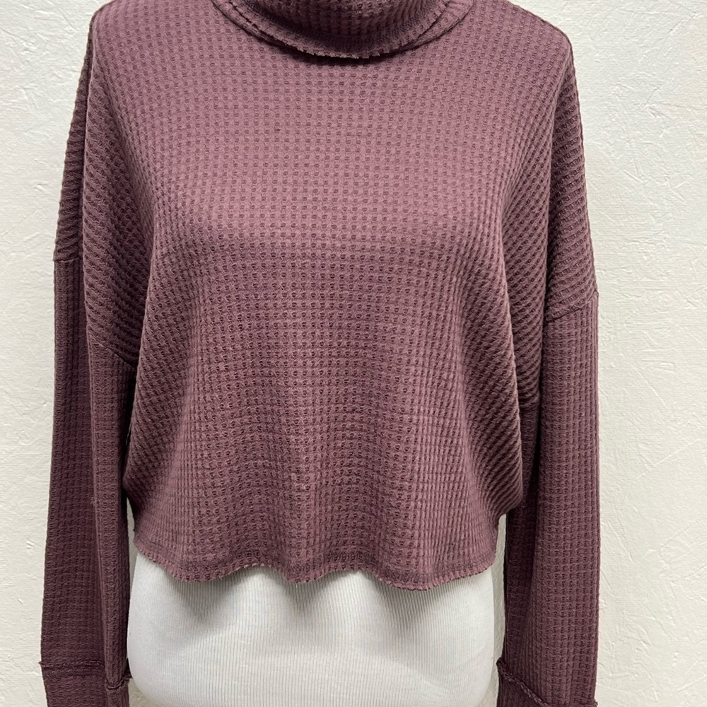𝅺WOMEN'S Long Sleeve Turtleneck Cozy Boxy Cropped T-Shirt Wild Fable - Picture 4 of 10